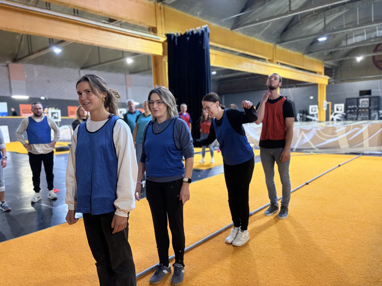 Équipe en activité de cohésion chez Team Square